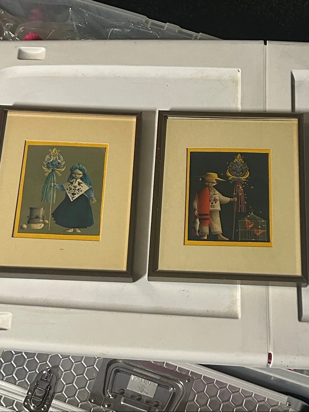 2 pictures Framed Vintage Style Figurative Prints in Beige and Brown
